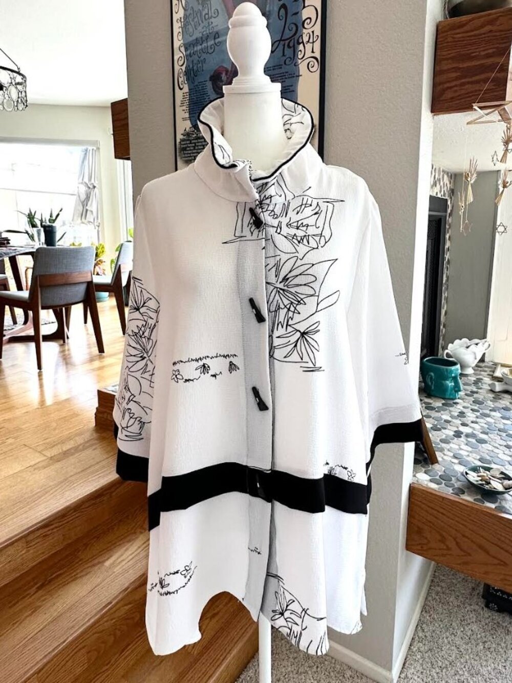 Moonlight Y & S Fashion Design Button Down Top Abstract Floral Black & White